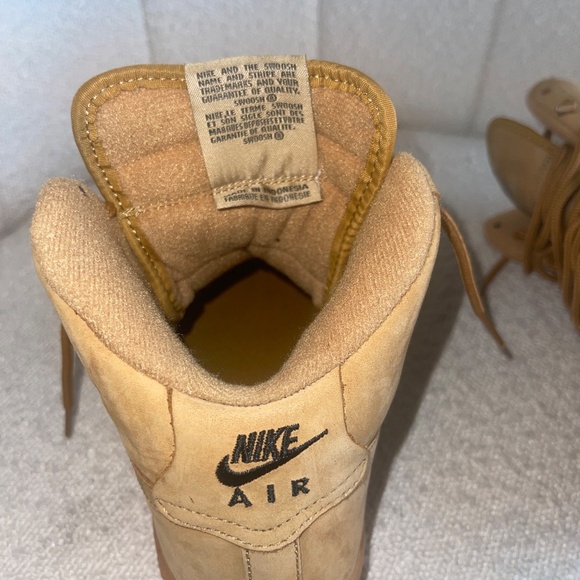 Nike Air Force 1 High Tops in Brown - Picture 6 of 7